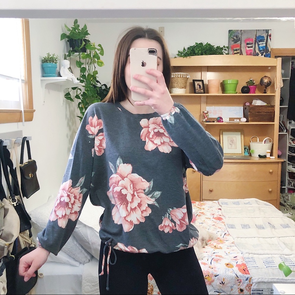 Floral print Tie bottom Light Sweater Alyx Top PINK and GREY
